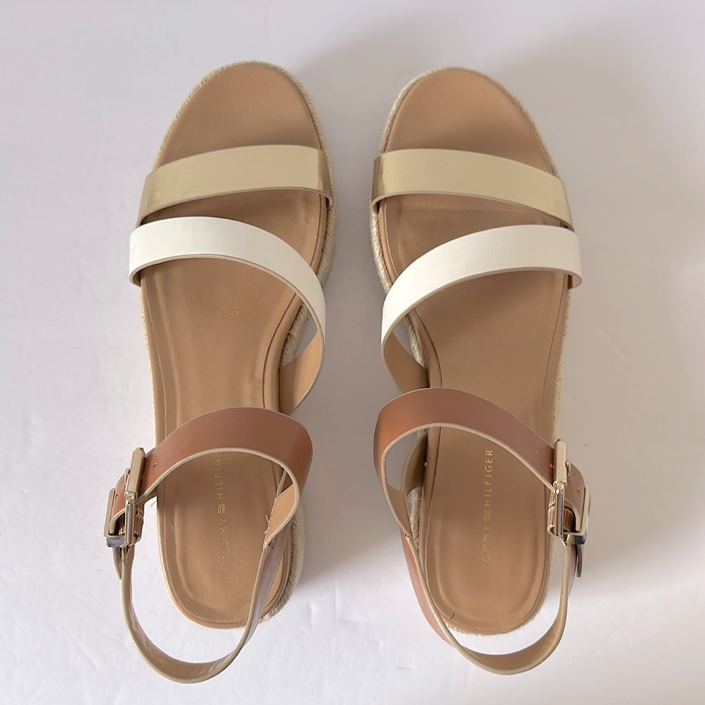 Tommy Hilfiger Espadrille Wedge Sandals 8.5 Tan Brown Gold White Buckle Logo - Picture 6 of 10